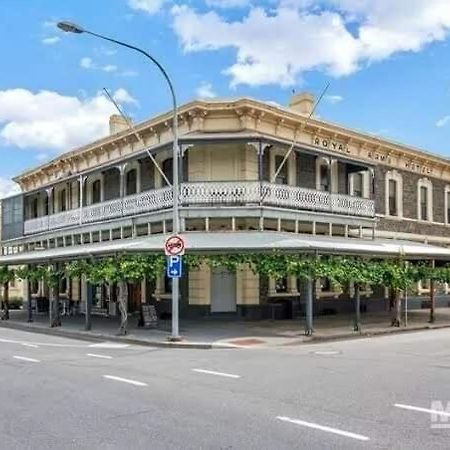 Royal Arms Hotel Port Adelaide エクステリア 写真